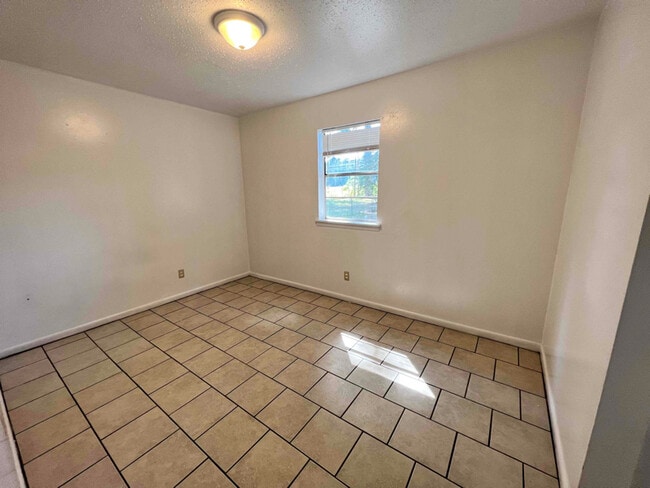 Building Photo - 14616 Joan Dr