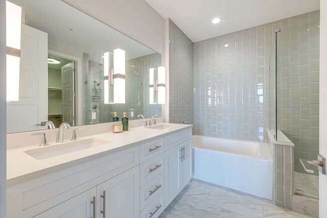 Building Photo - 20 Rutledge St