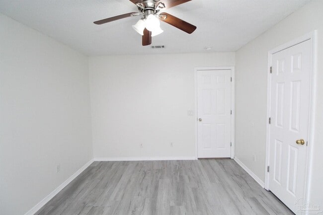 Building Photo - 2432 Gulf Breeze Ave