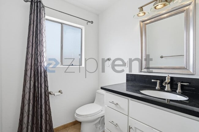 Building Photo - 743 Euclid Ave