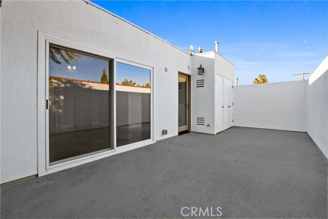 Building Photo - 1122 W 10th St