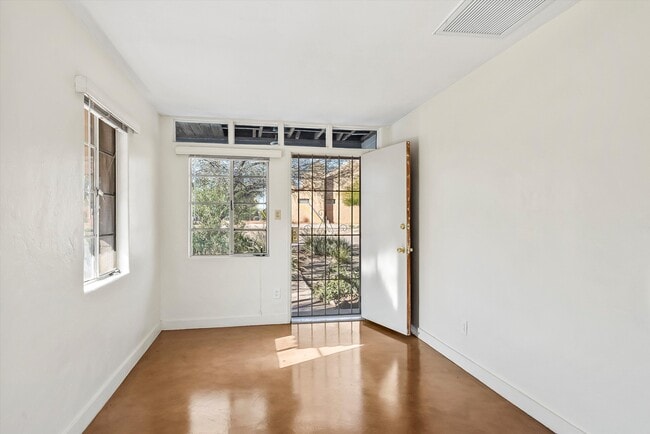 Building Photo - 2604 N Martin Ave