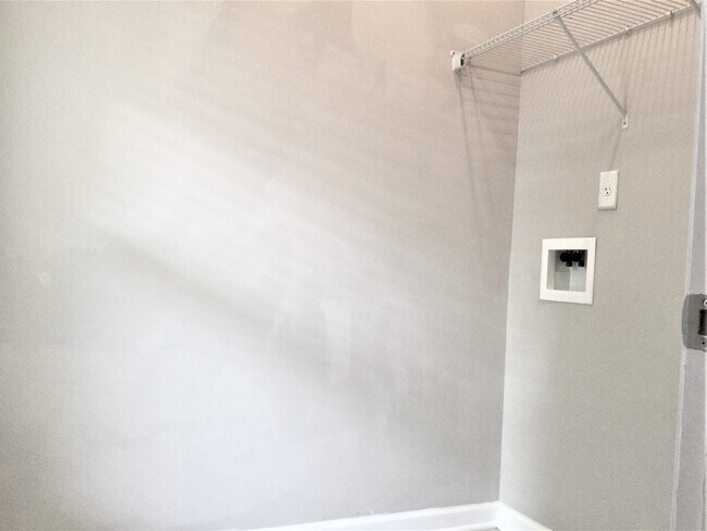 Building Photo - 3848 Annapolis Way