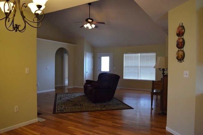 Building Photo - Located in the popular Woodland Hills Subd...