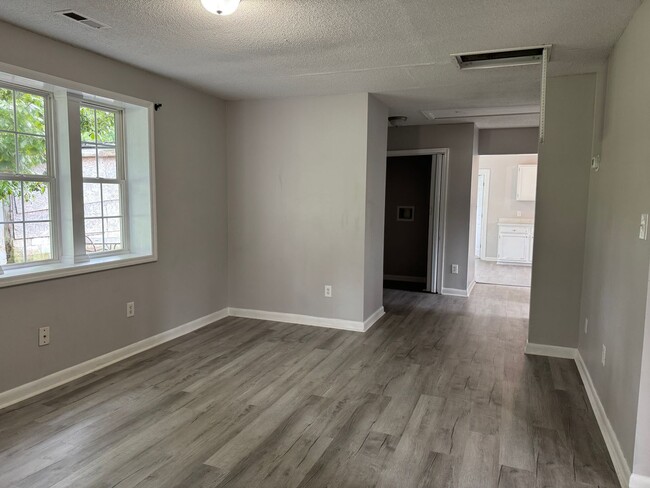 Building Photo - Home in Pembroke