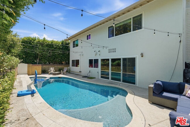 Building Photo - 5516 Bluebell Ave