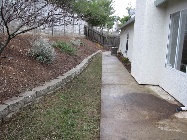 Building Photo - 120 Cottage Pl