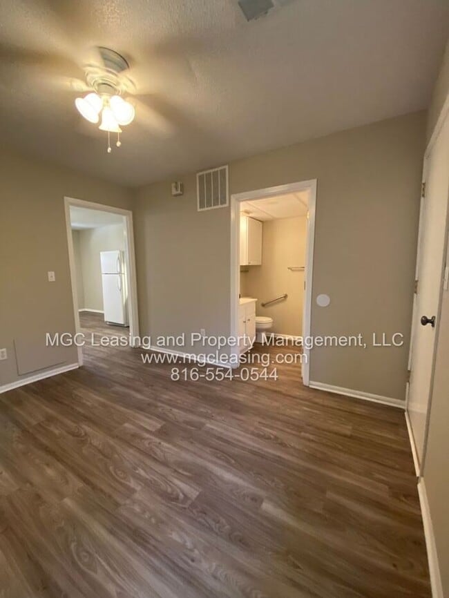 Building Photo - Your New Apartment Awaits at Le Grand Apar...