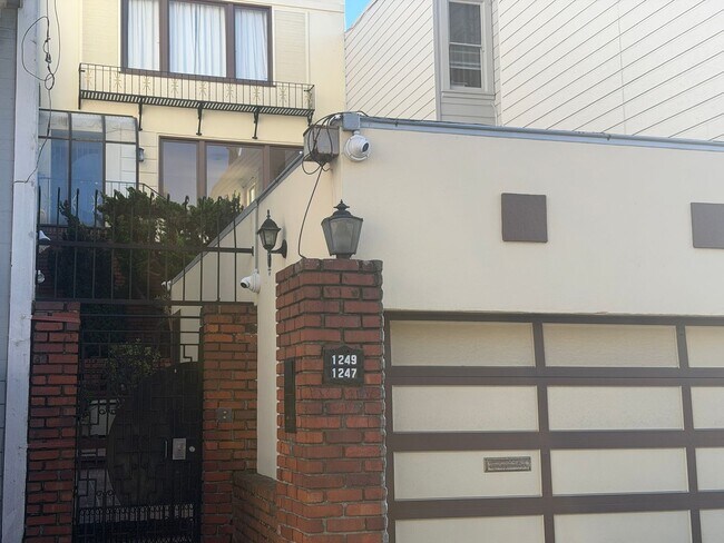 Building Photo - 1247 Pacific Ave