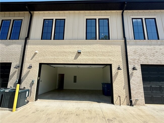 Building Photo - 825 NW 14th St