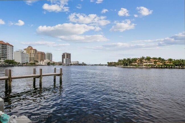 Building Photo - 425 Bayshore Dr