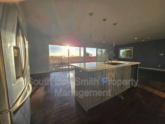 Building Photo - 509 N Helberta Ave