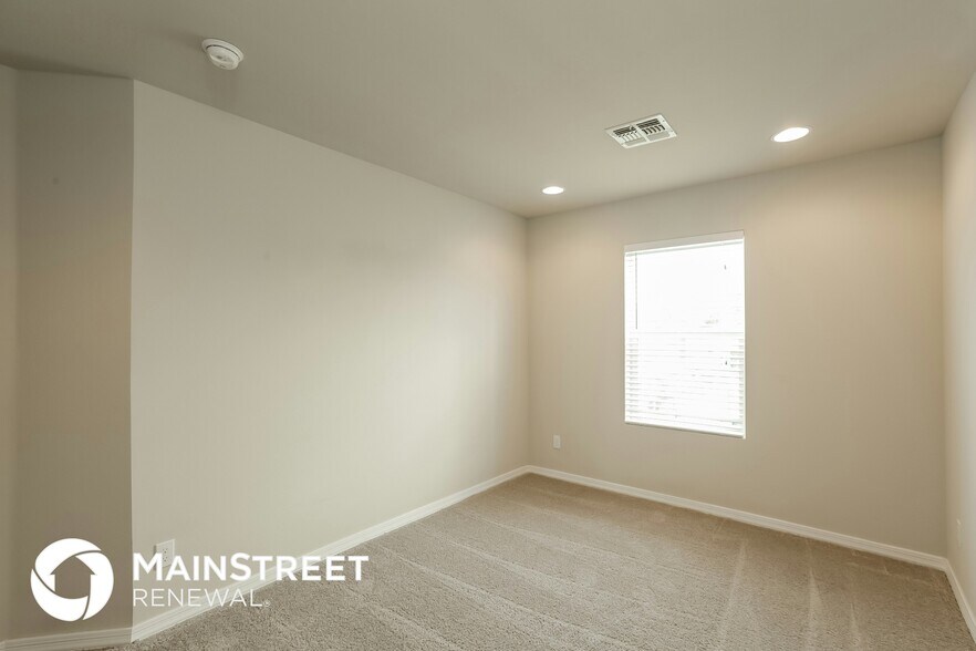 Building Photo - 2000 N 36th St