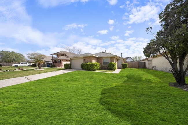 Building Photo - 15242 Peachmeadow Ln