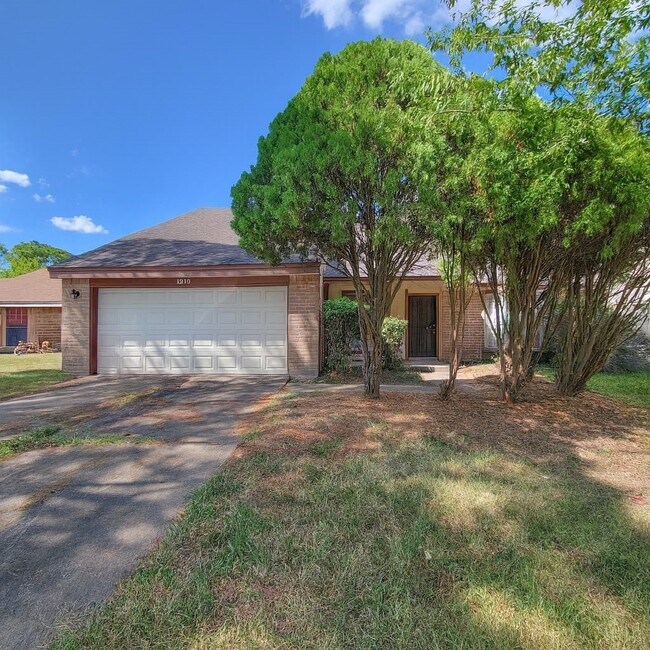 Primary Photo - 1210 New Tree Ln