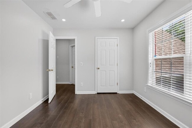 Building Photo - 2855 Stonehenge Ct