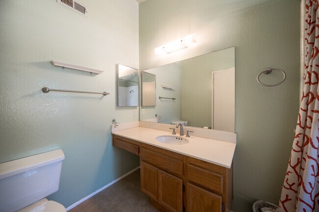 Building Photo - 1808 Cottonwood Ave