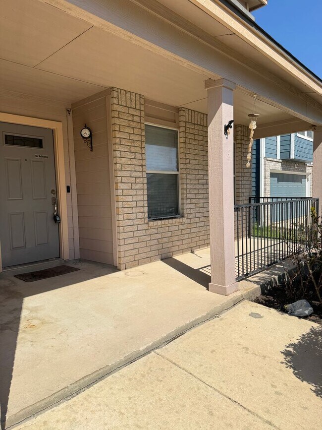 Building Photo - 204 Gatewood Oak