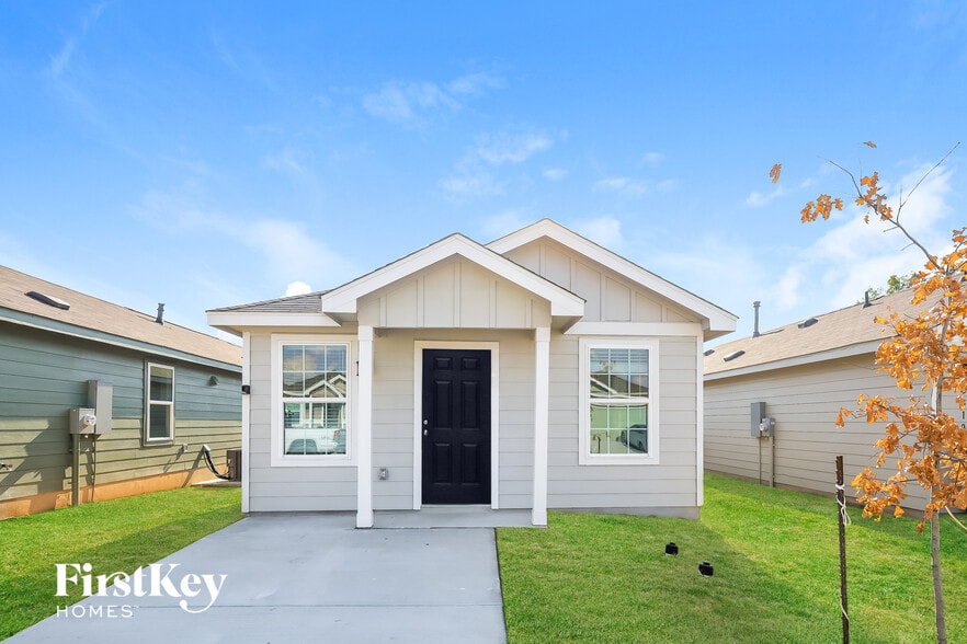 Building Photo - 8323 Piedra Medina