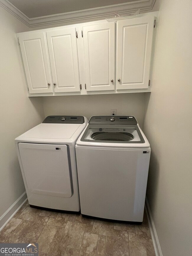 Building Photo - 65 E Main St