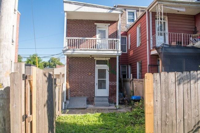 Building Photo - 307 Muench St