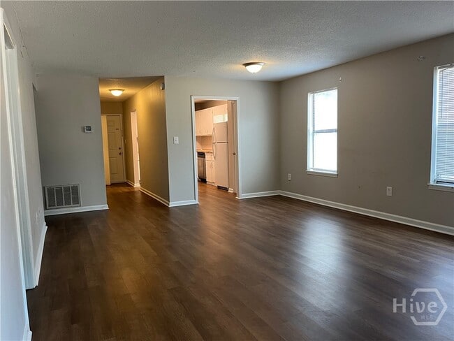 Building Photo - 120 Pinehurst Ct