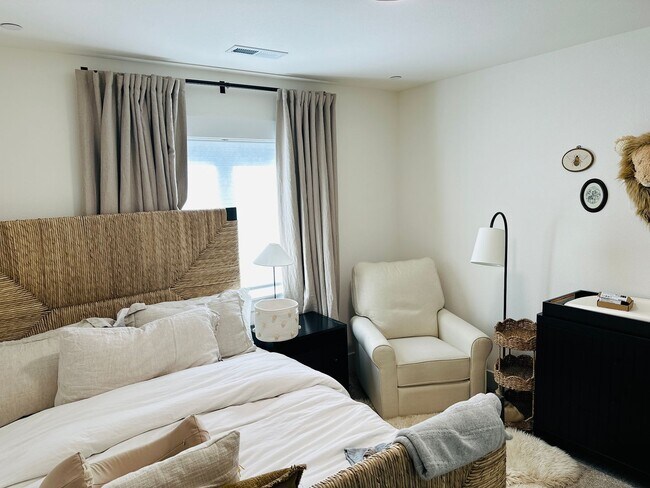 Building Photo - The Green at Felida Park Stunning Home