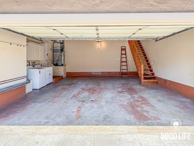Building Photo - SD: Spacious 3BD/2BA Home in Carlsbad with Community Pool, 2-Car Garage & In-Unit Laundry
