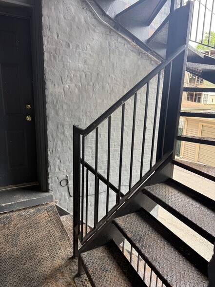Building Photo - 3402 W Carmen Ave