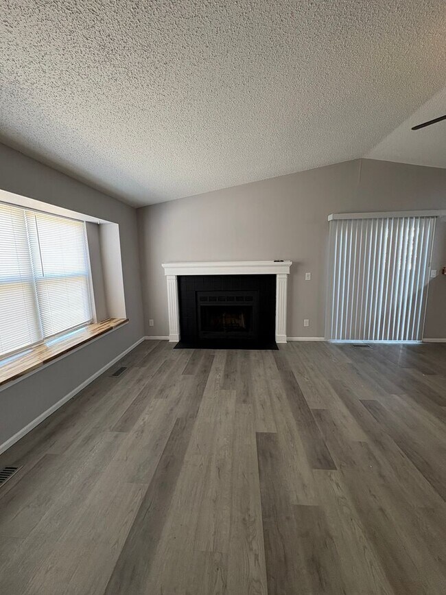 Building Photo - Newly Remodeled 3 Bedroom 2 Bath Home on Huge Corner Lot