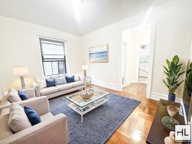 Building Photo - 620 W 190th St