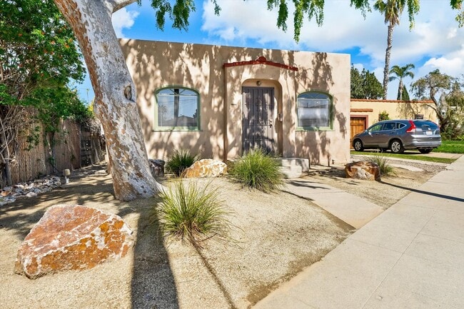 Primary Photo - Beautiful Spanish Style House in Universit...