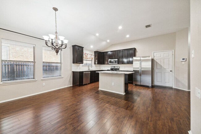 Building Photo - 4 Bedroom Single Family in Crossroads