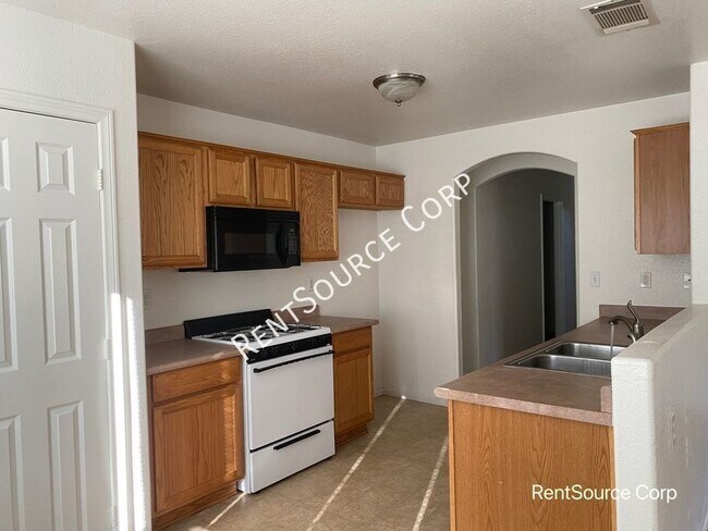 Building Photo - 34675 Pso Del Valle