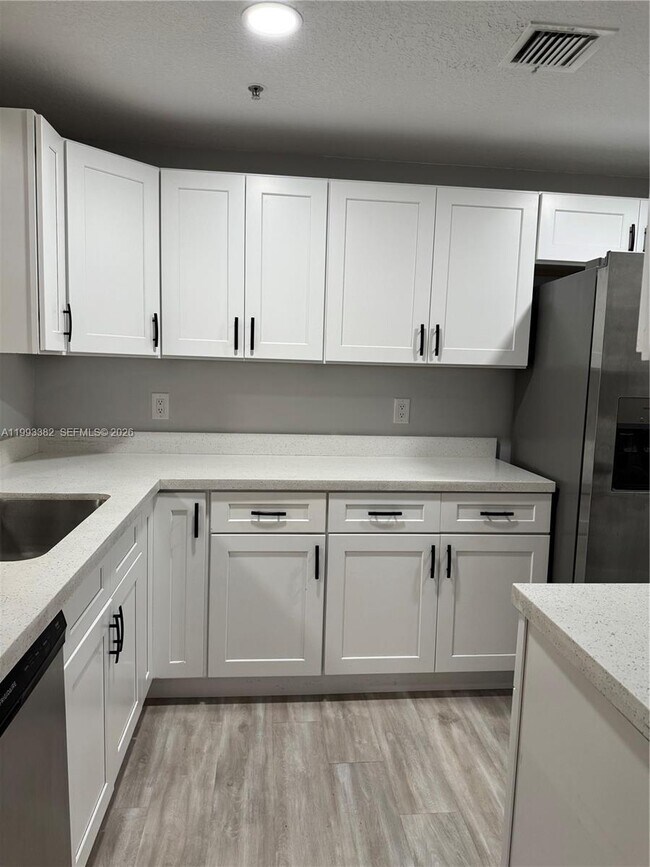 Building Photo - 6440 NW 114th Ave