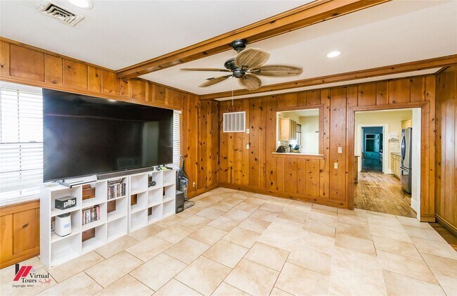 Building Photo - Charming South Highlands Home with Multiple Living Areas