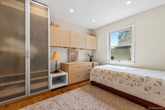 Building Photo - 18 Harvard Ln