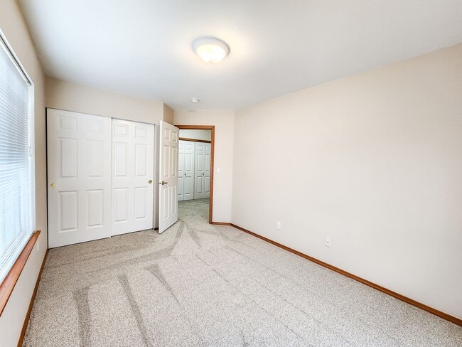 Building Photo - 3-Bedroom Gleneagle Townhome Available Now!