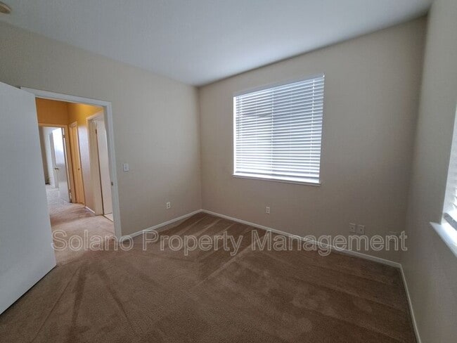 Building Photo - 849 Chateau Cir