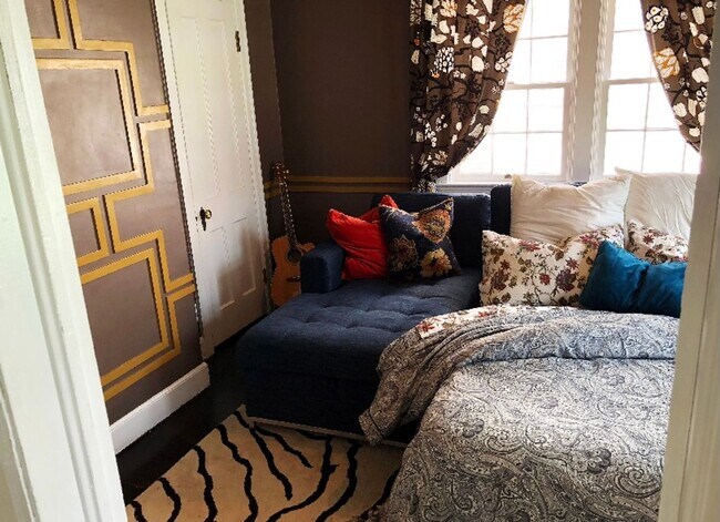 Building Photo - Quaint 3 Bed, 2 Bath Home