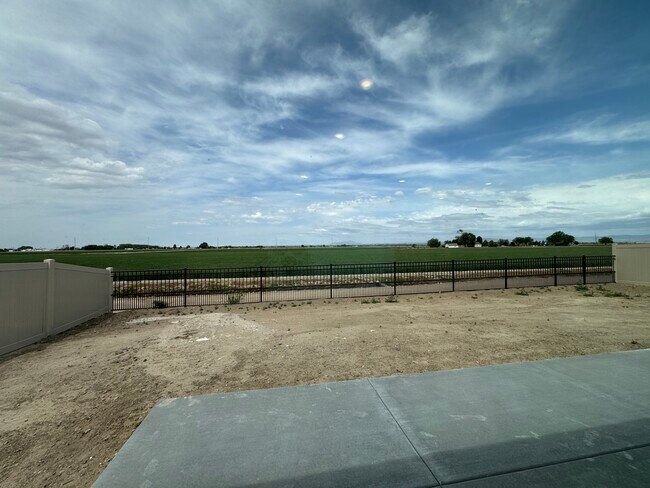 Building Photo - Bullhead