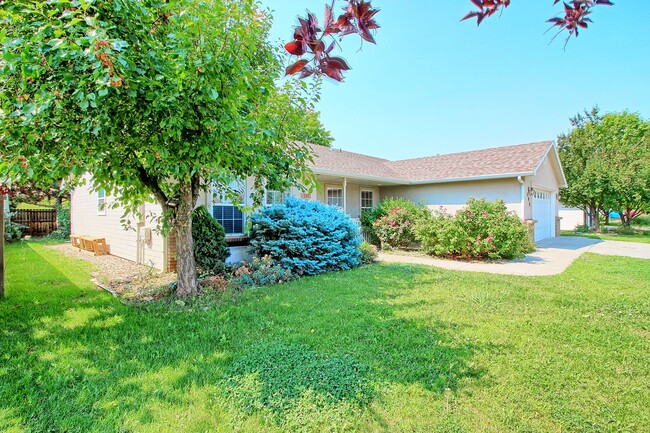 Building Photo - 598 Garnet Dr