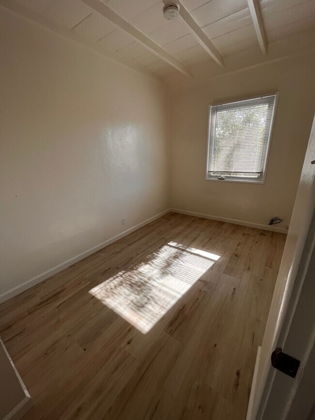 Building Photo - 6121 Fresno Ave