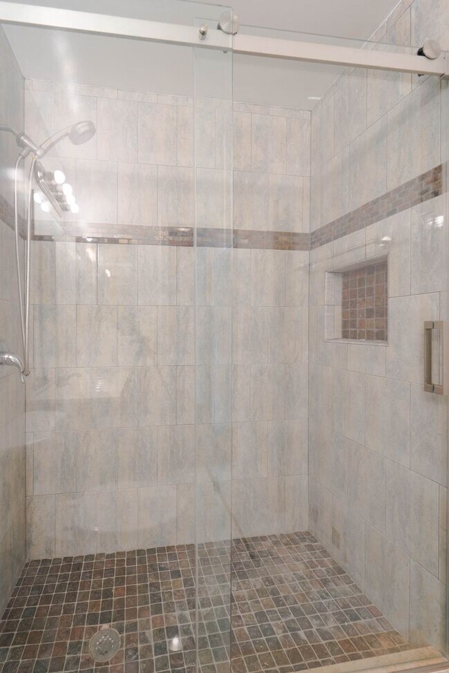 Building Photo - Fabulous Home in Aquia Harbor