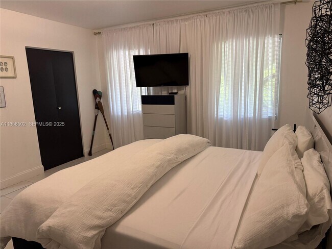 Building Photo - 1301 Grouper Dr