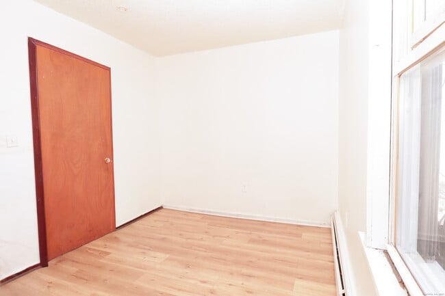 Building Photo - 117 Lamberton St