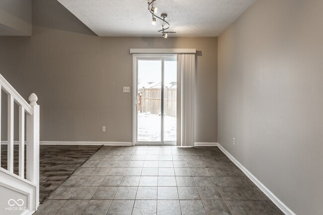 Building Photo - 700 Mountain Pine Dr