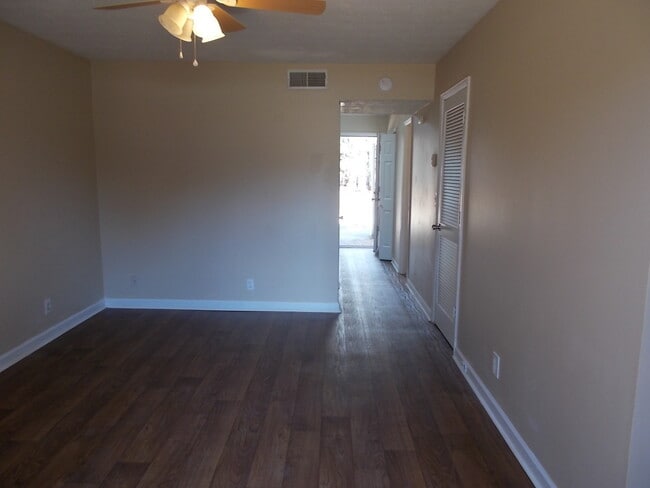 Building Photo - Welcome to the Delightful End Unit! This c...