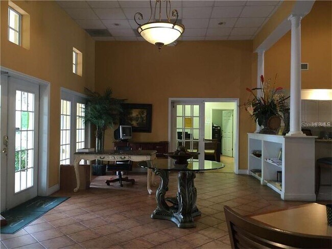 Building Photo - 2818 Somerset Park Dr