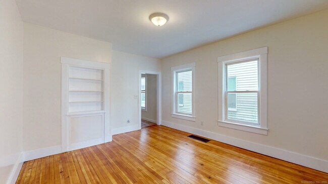 Building Photo - 679 Winchester Ave
